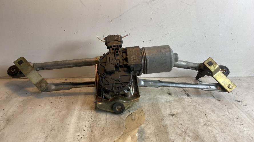 Moteur essuie glace avant -...