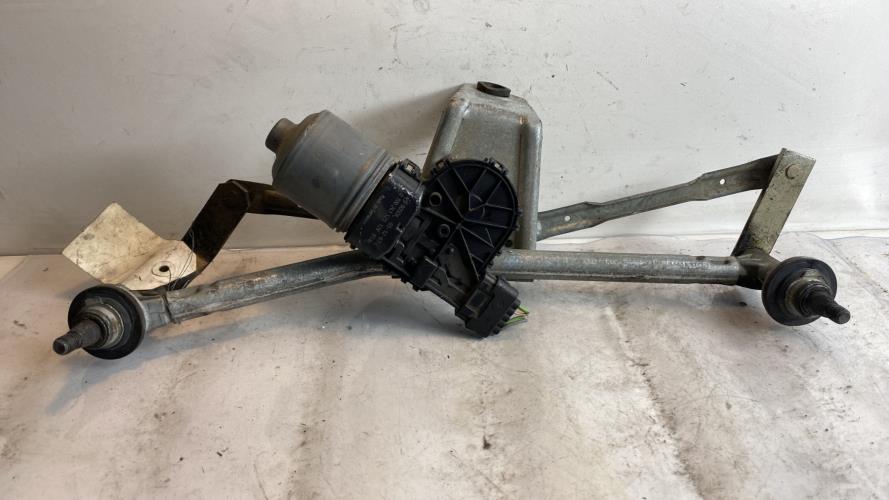Moteur essuie glace avant -...