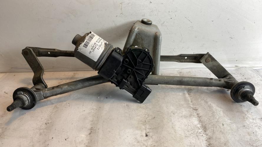 Moteur essuie glace avant -...