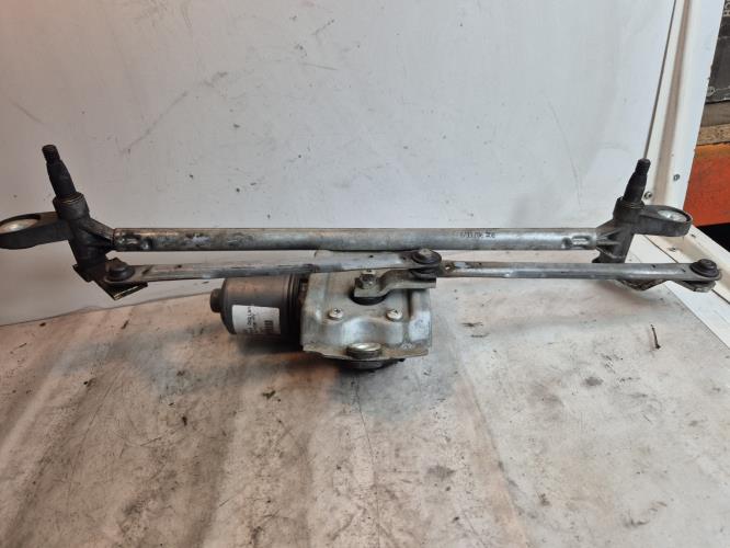 Moteur essuie glace avant -...