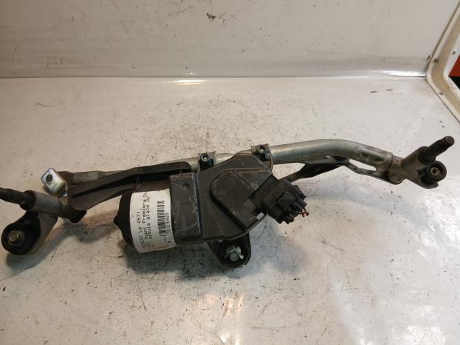 Moteur essuie glace avant -...