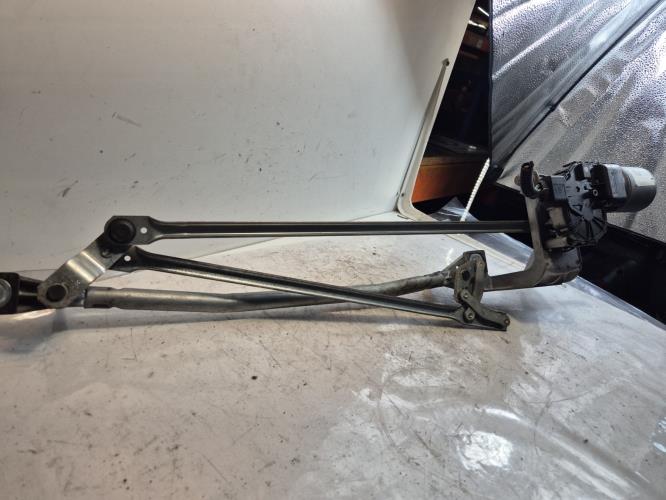 Moteur essuie glace avant -...