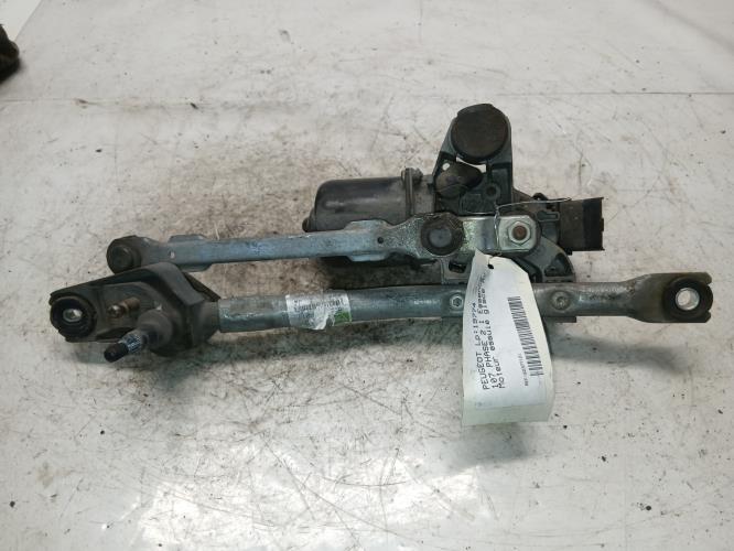 Moteur essuie glace avant -...