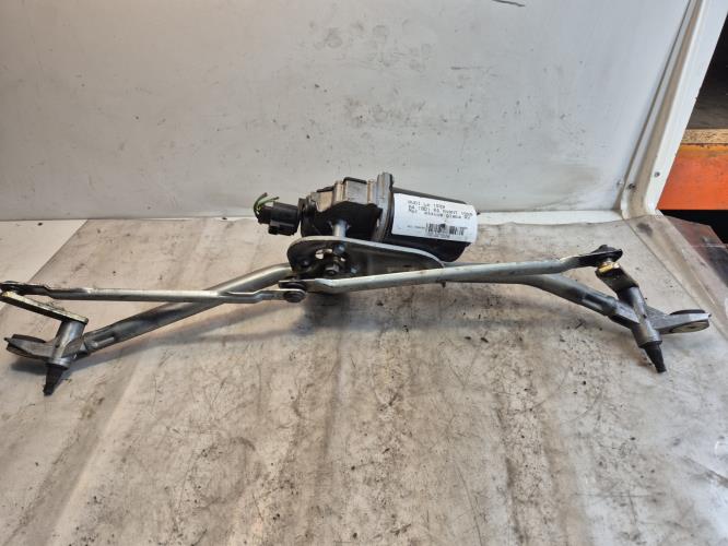 Moteur essuie glace avant -...