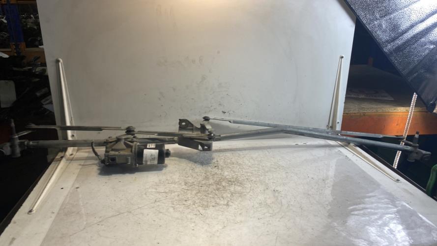 Moteur essuie glace avant -...