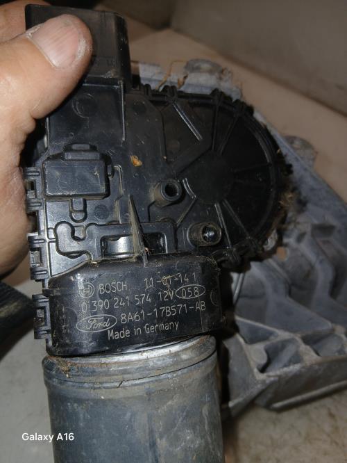 Moteur essuie glace avant -...