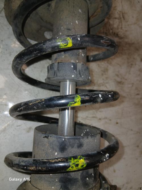 Amortisseur avant gauche -...
