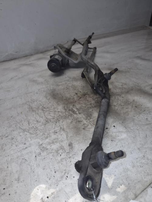 Moteur essuie glace avant -...