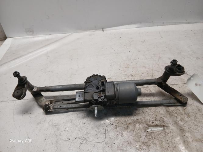 Moteur essuie glace avant -...