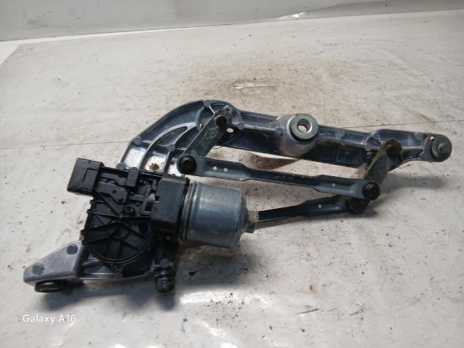 Moteur essuie glace avant -...