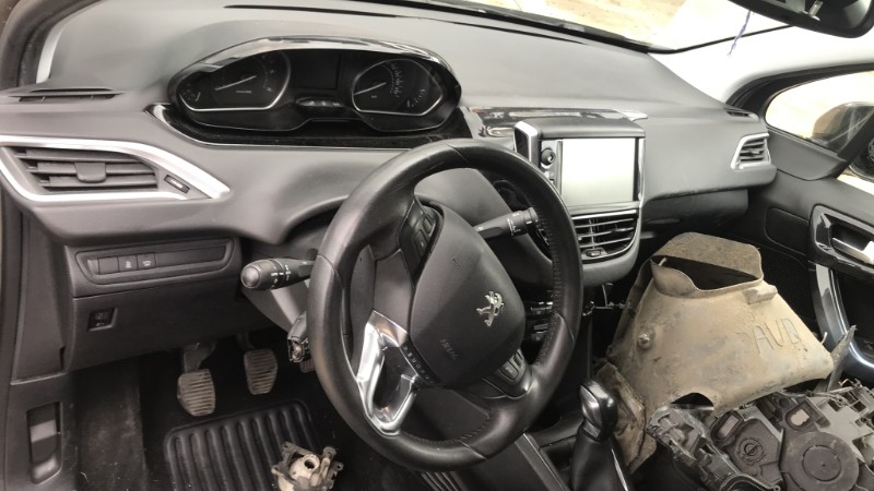 Image PEUGEOT 208 1