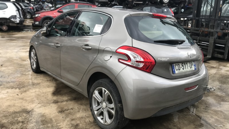 Image PEUGEOT 208 1