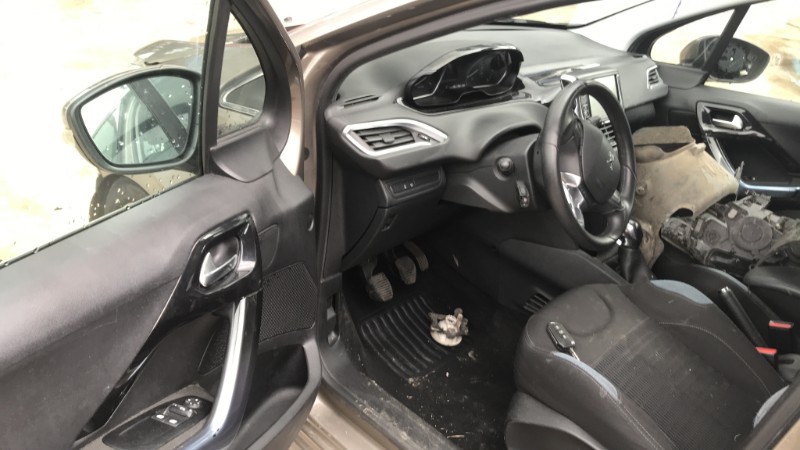 Image PEUGEOT 208 1