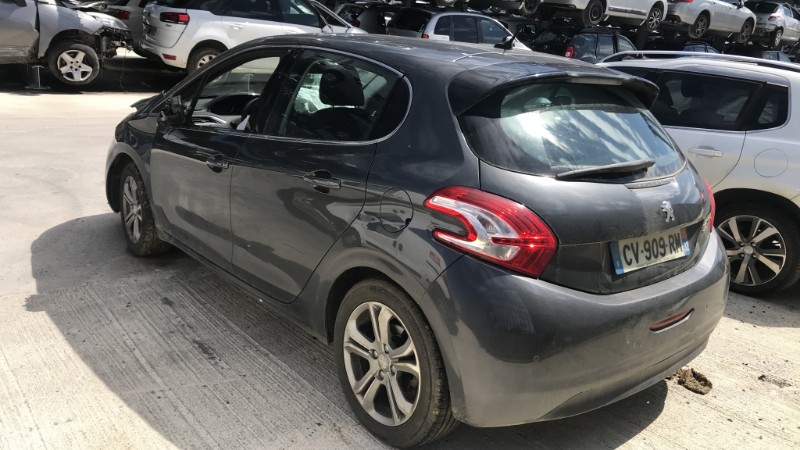 Image PEUGEOT 208 1