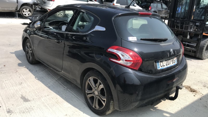 Image PEUGEOT 208 1