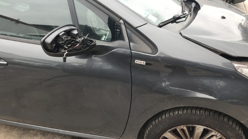 Image PEUGEOT 208 1