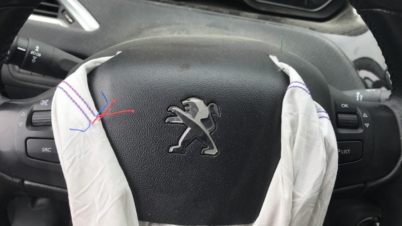 Image PEUGEOT 208 1