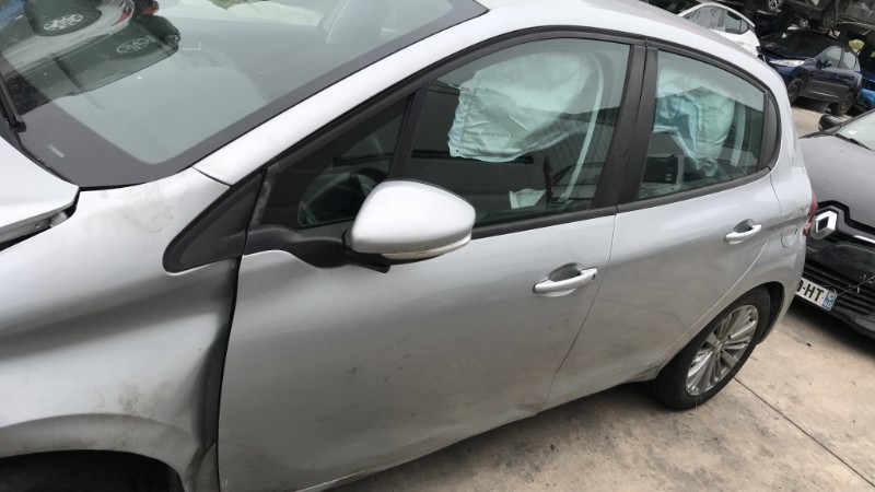 Image PEUGEOT 208 1