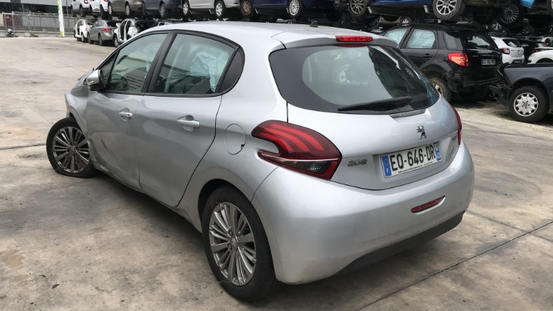 Image PEUGEOT 208 1