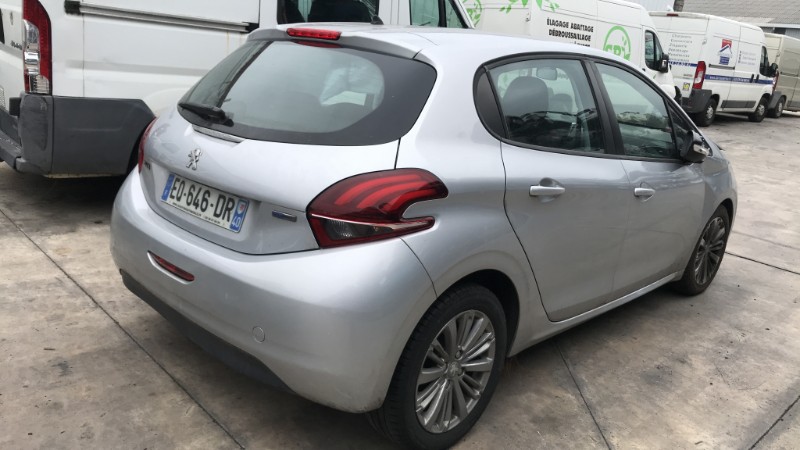 Image PEUGEOT 208 1