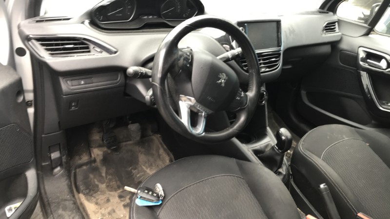 Image PEUGEOT 208 1