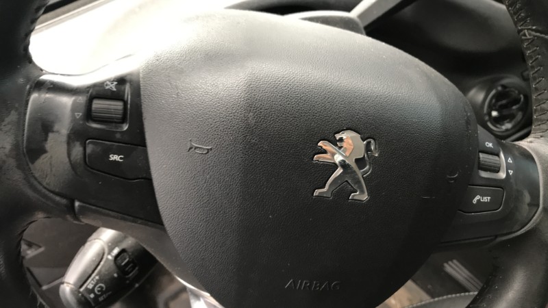 Image PEUGEOT 208 1