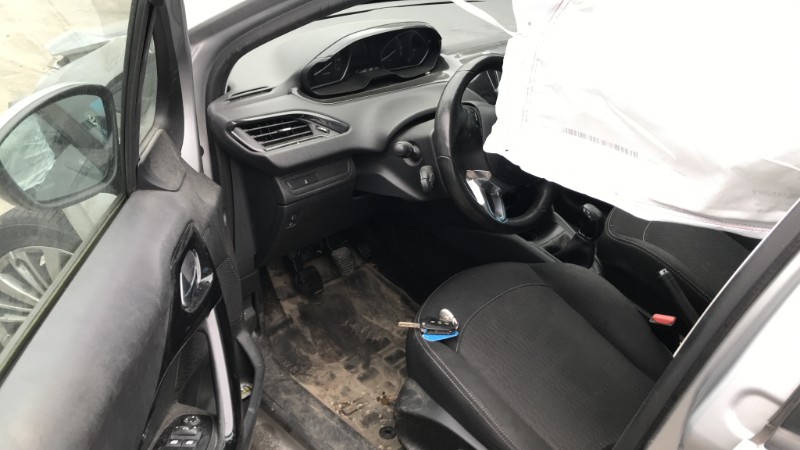 Image PEUGEOT 208 1