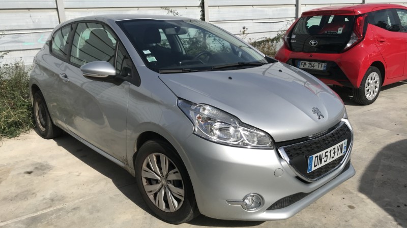 Image PEUGEOT 208 1