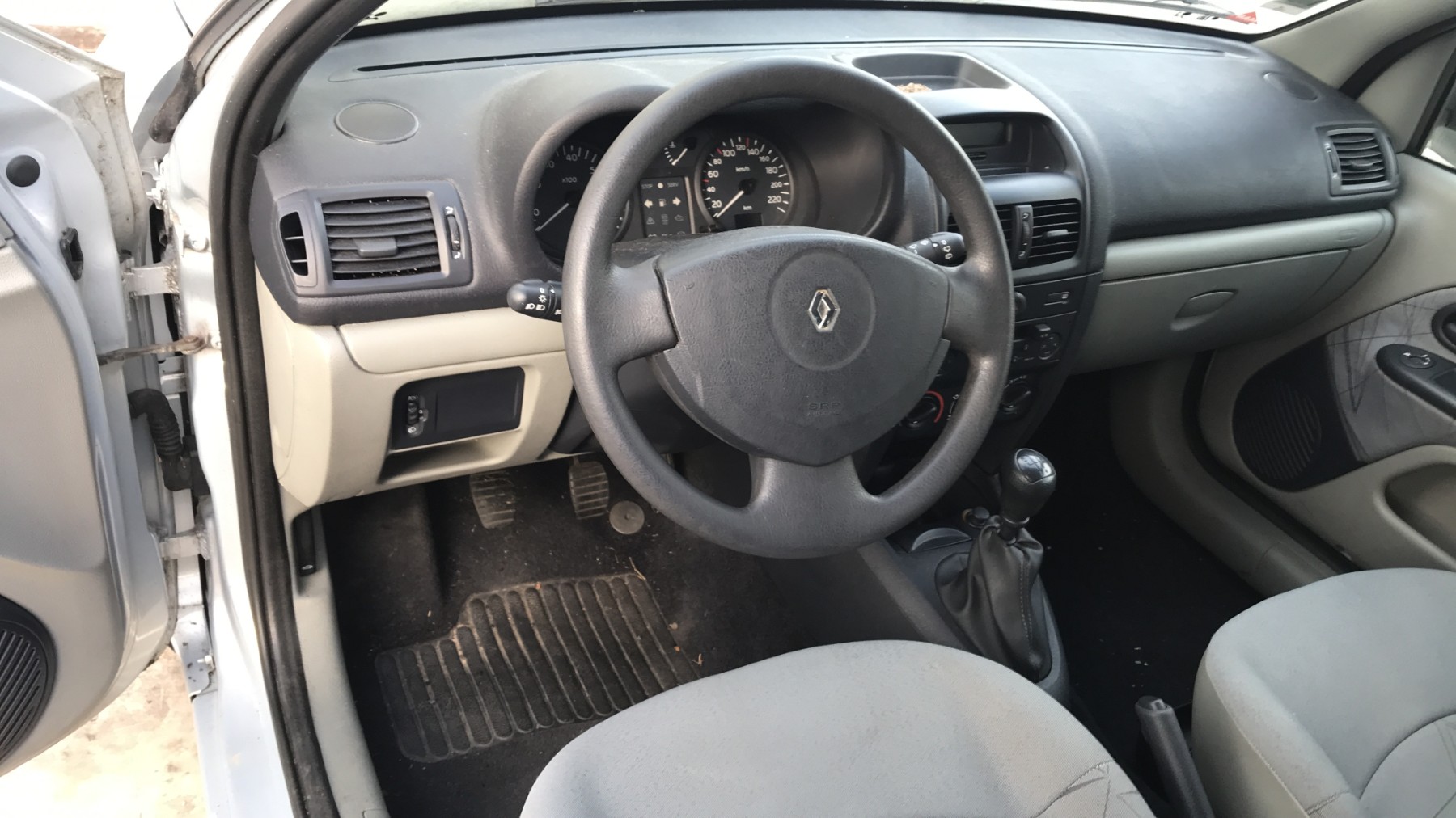 Image RENAULT CLIO 2