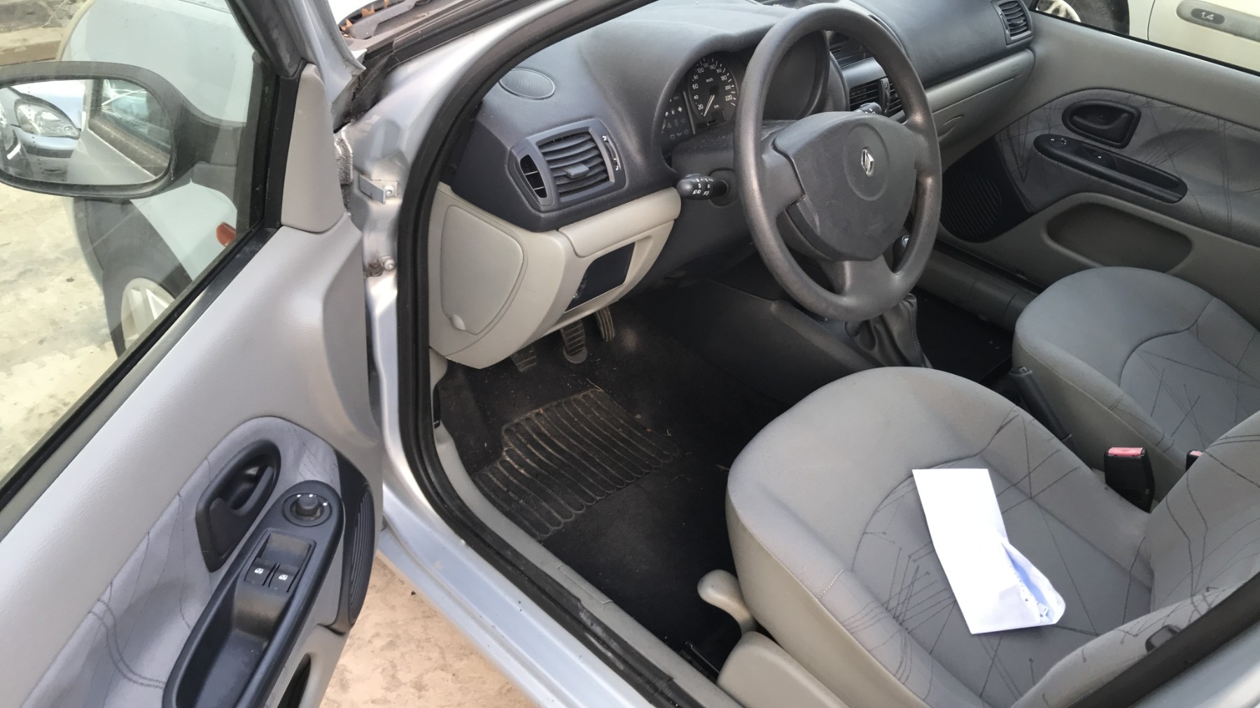 Image RENAULT CLIO 2