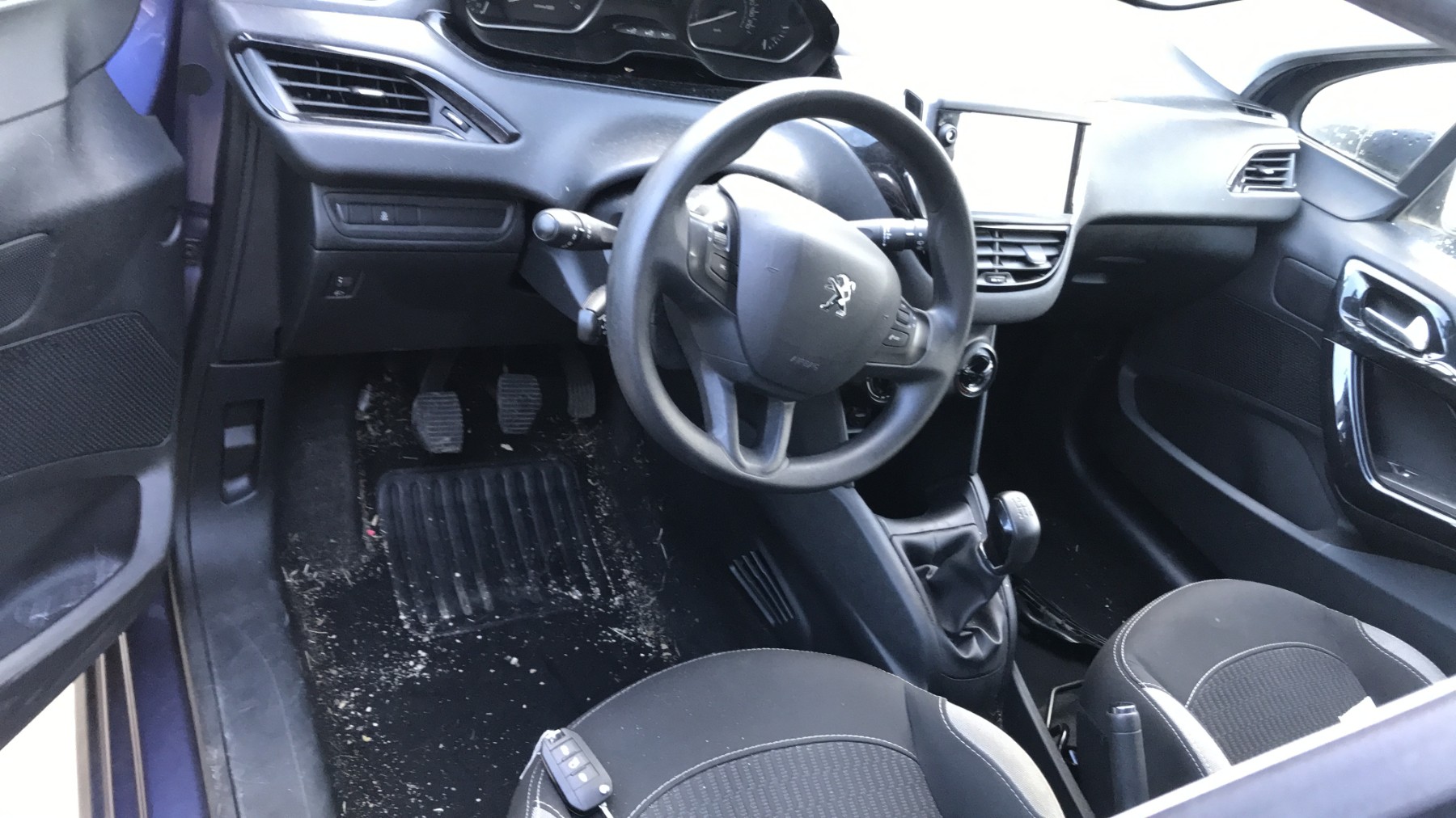 Image PEUGEOT 208 1