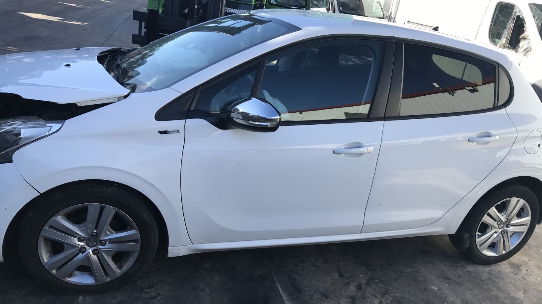 Image PEUGEOT 208 1