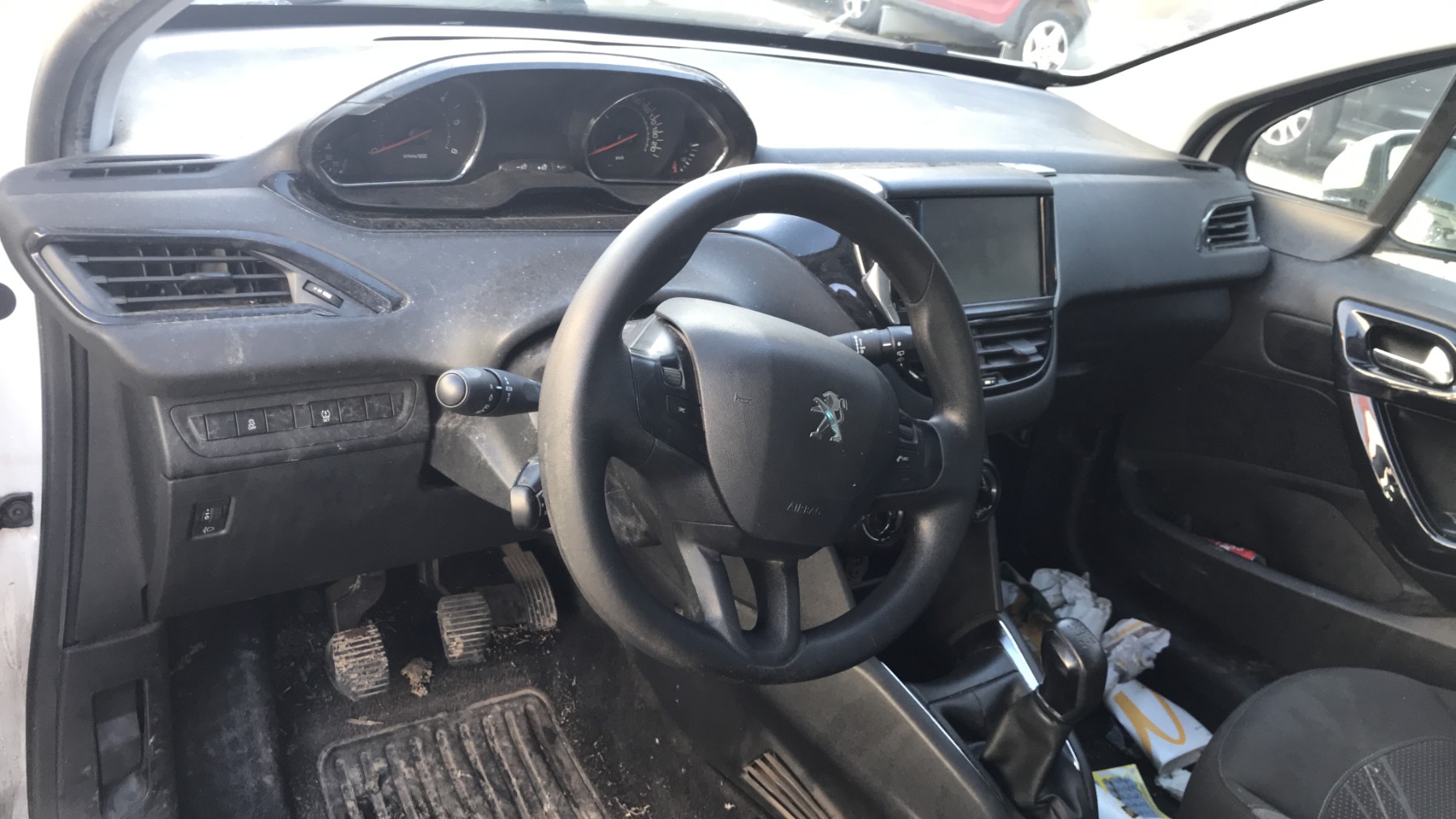 Image PEUGEOT 208 1