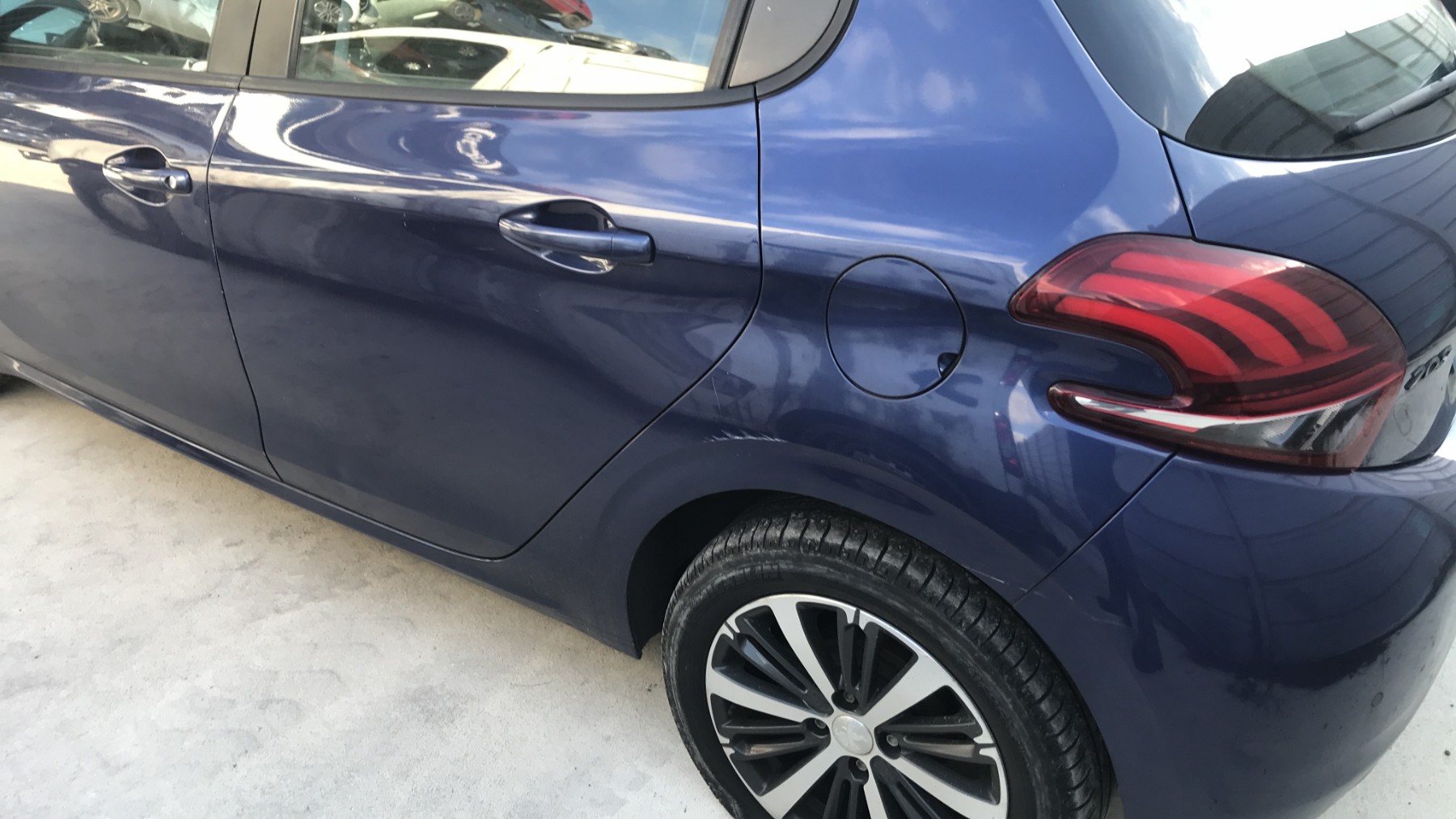 Image PEUGEOT 208 1