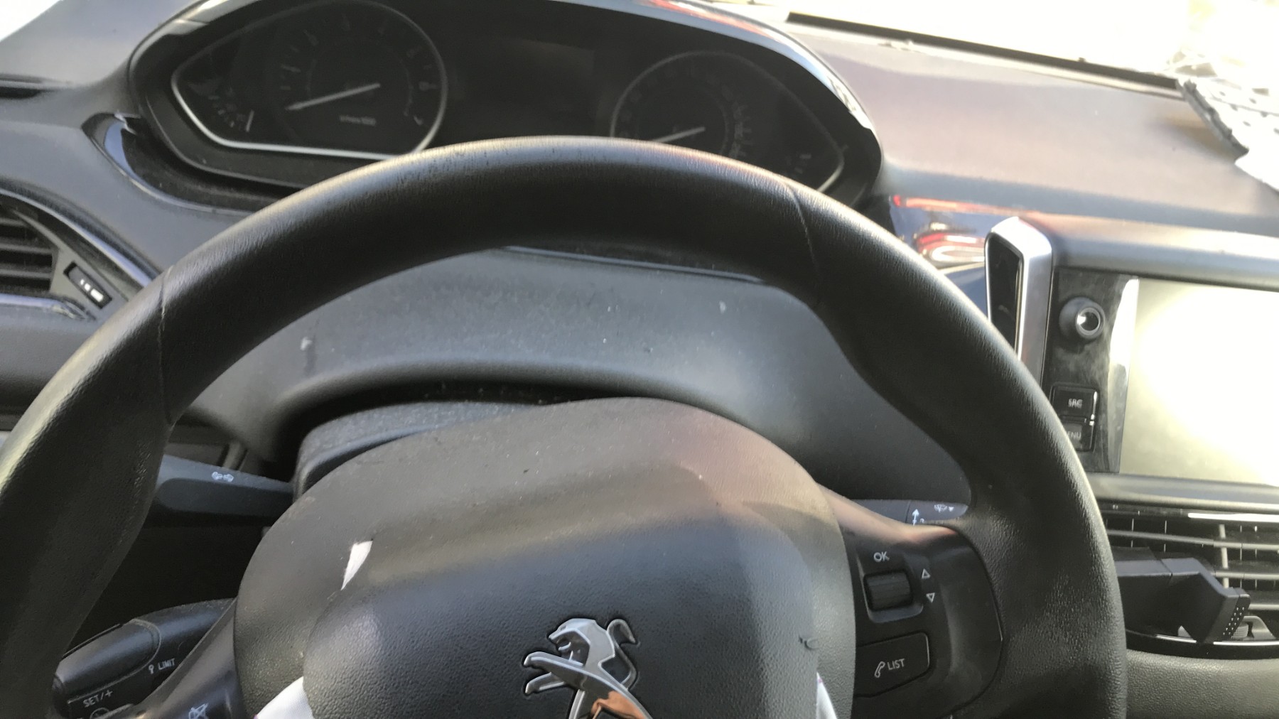 Image PEUGEOT 208 1