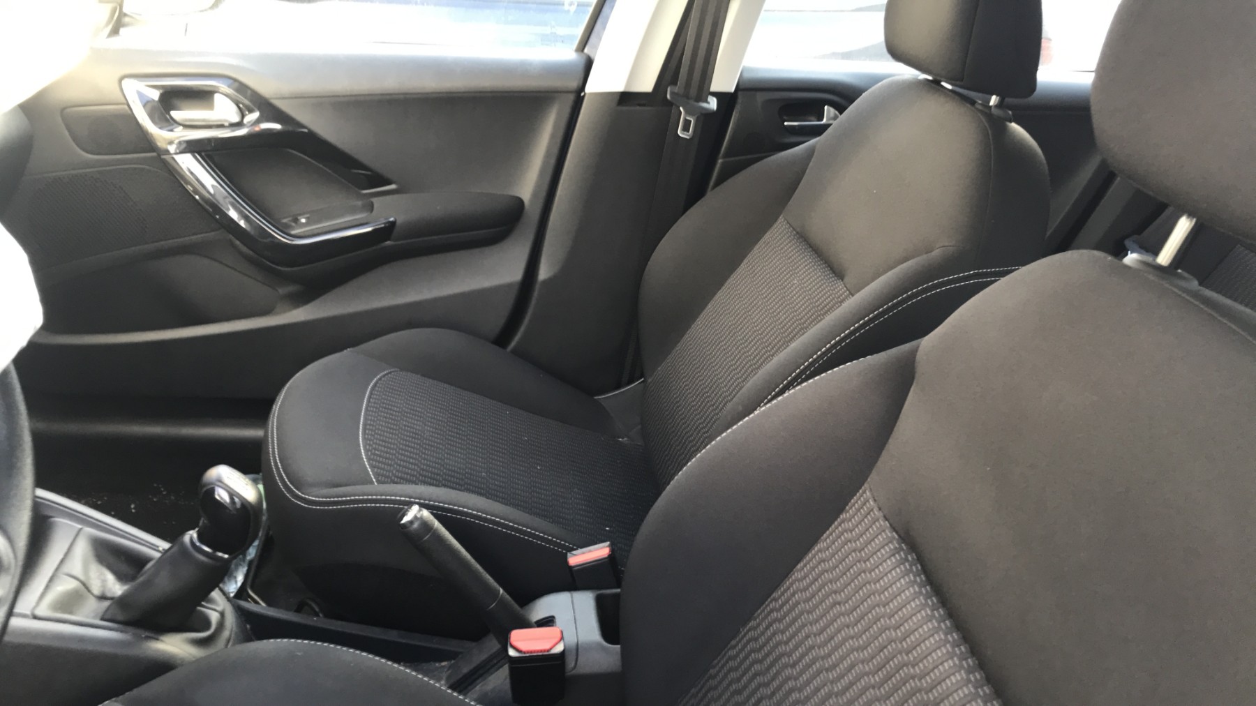 Image PEUGEOT 208 1