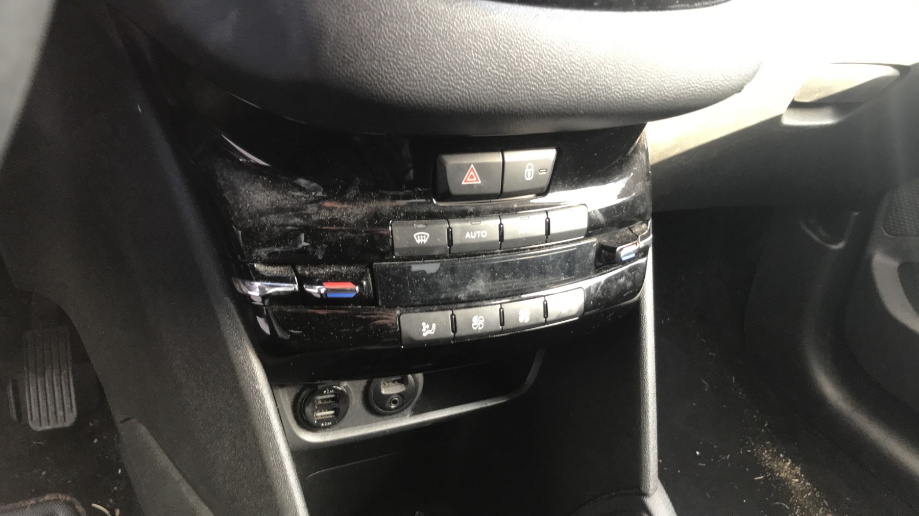Image PEUGEOT 208 1