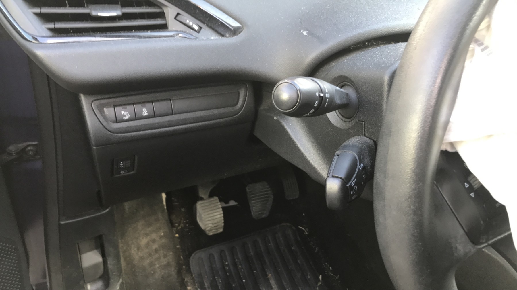 Image PEUGEOT 208 1