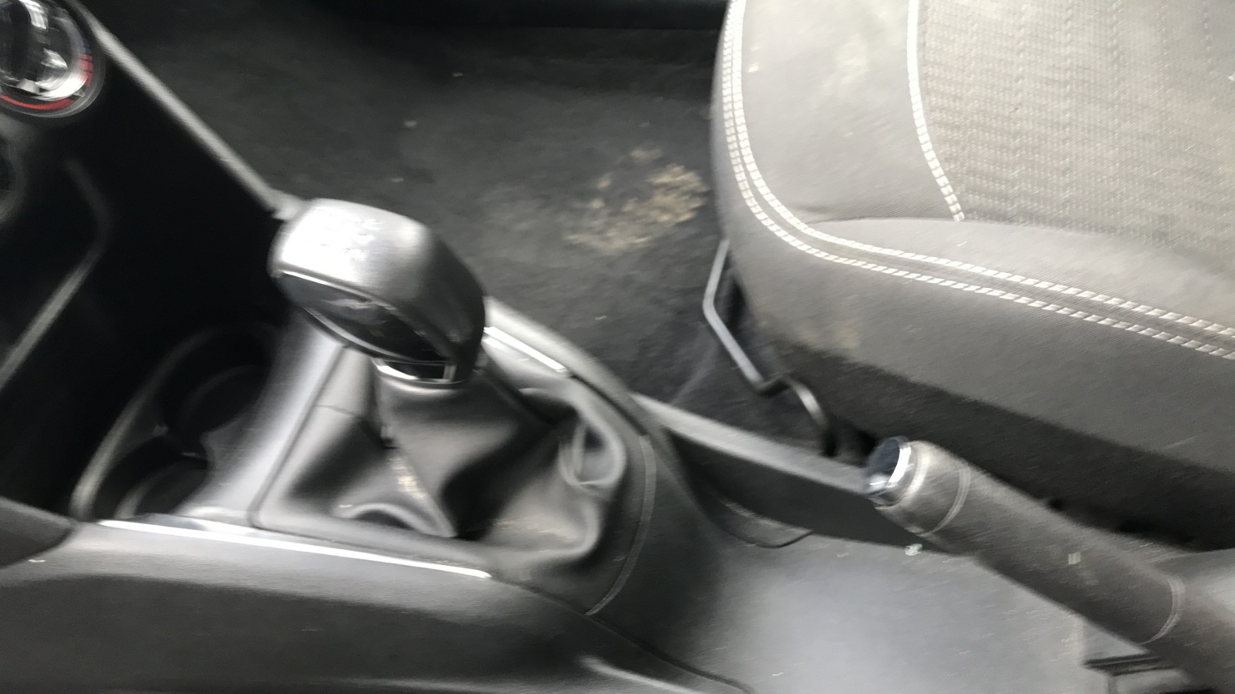 Image PEUGEOT 208 1