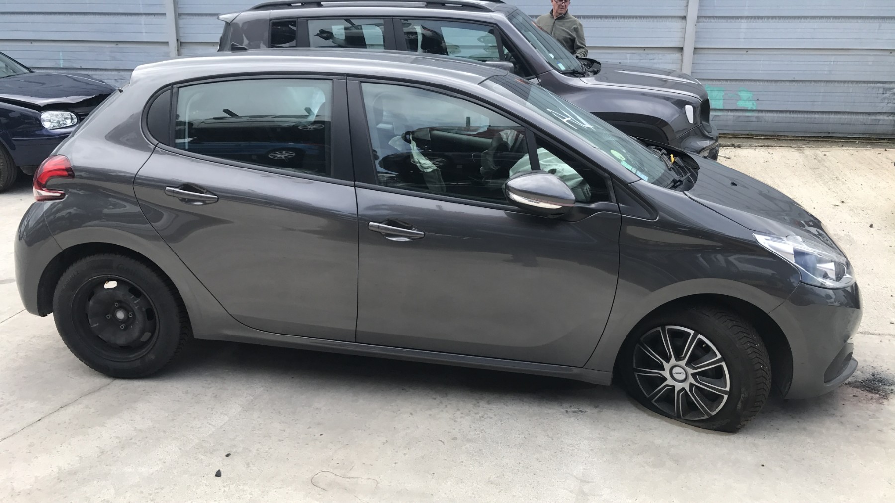 Image PEUGEOT 208 1