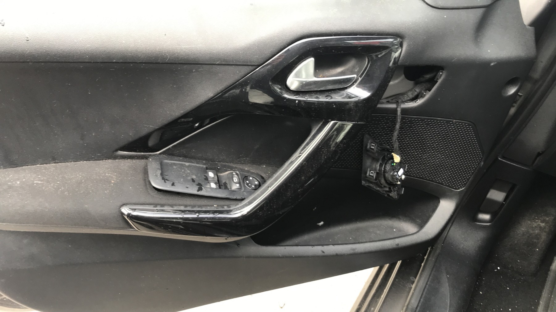 Image PEUGEOT 208 1