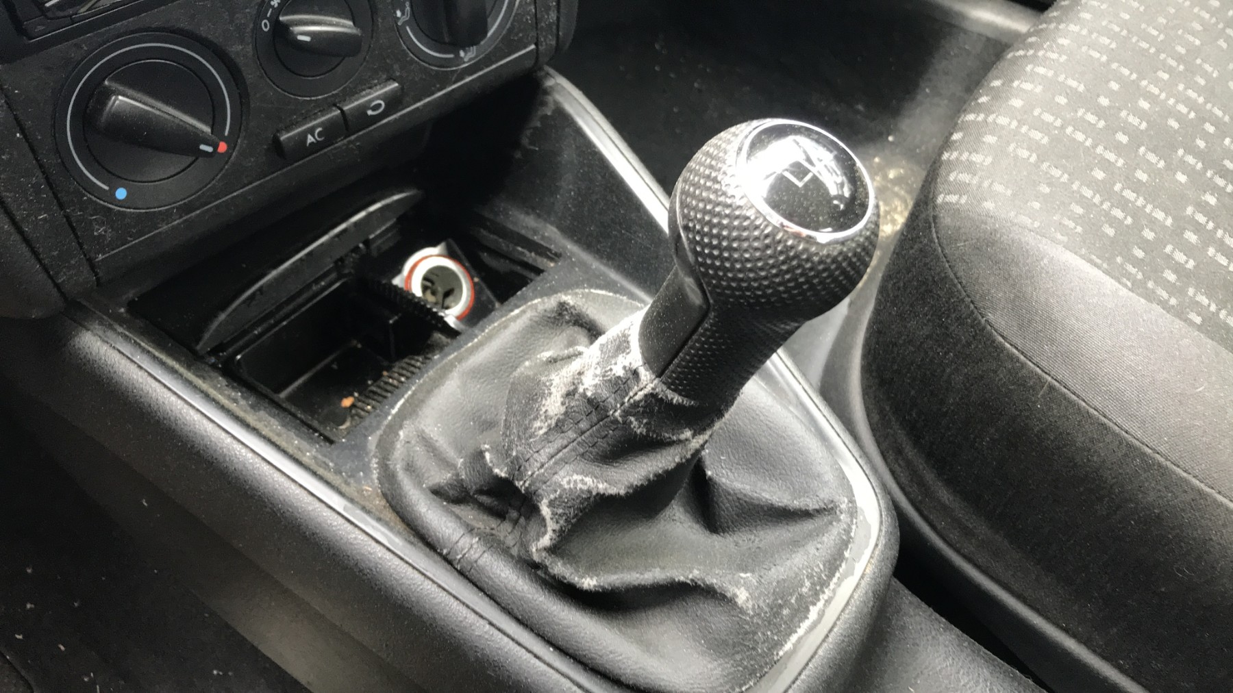 Image VOLKSWAGEN GOLF 4