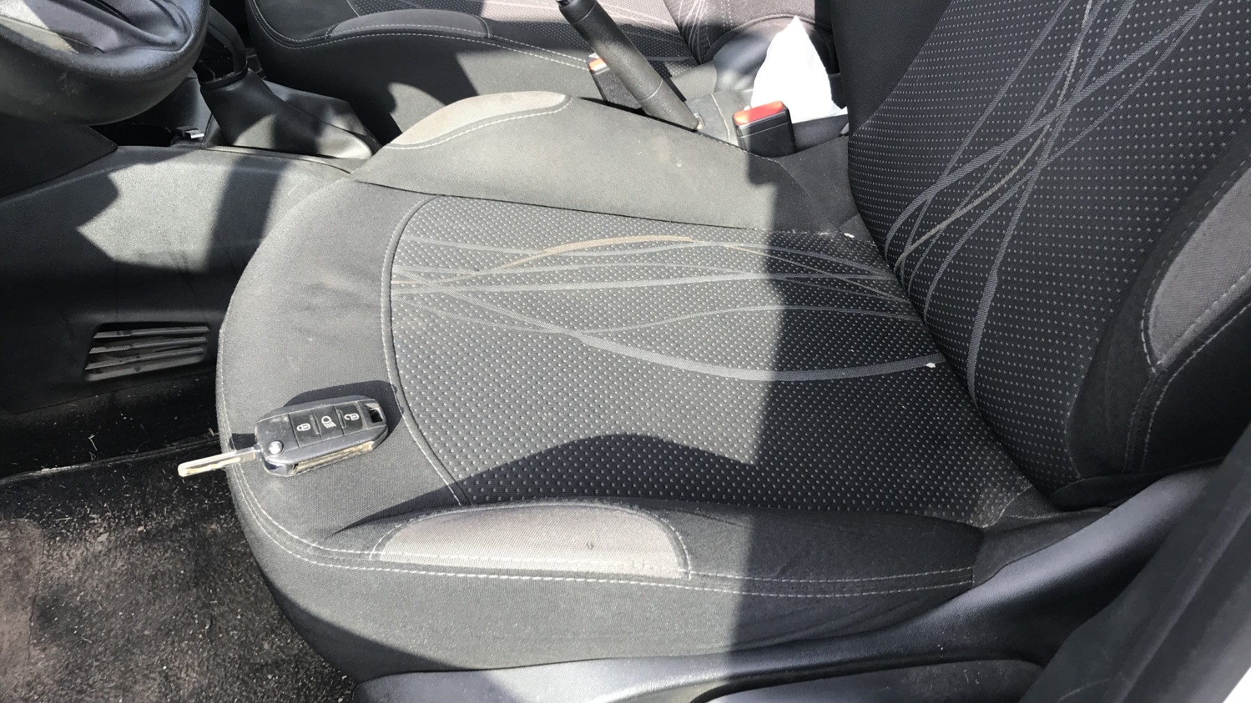 Image PEUGEOT 208 1