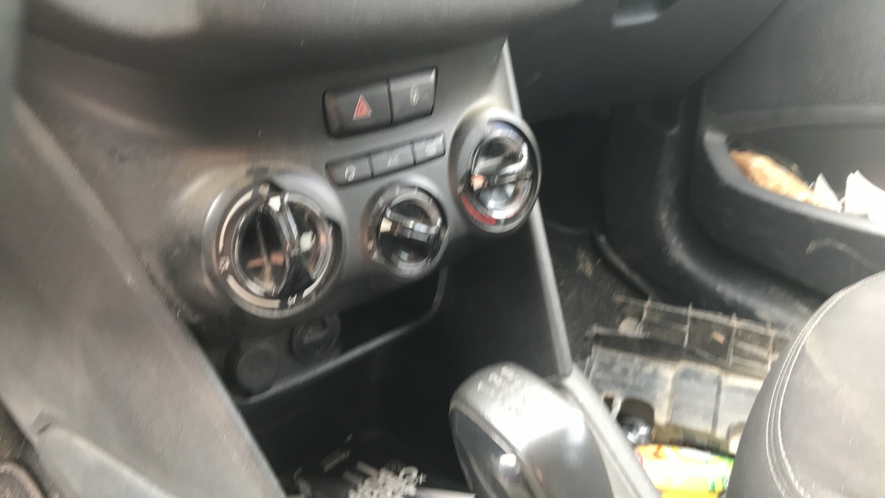 Image PEUGEOT 208 1