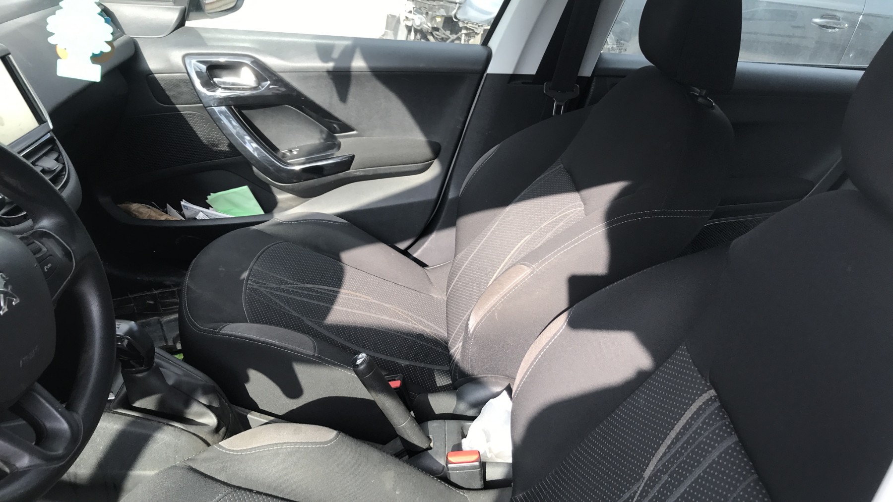 Image PEUGEOT 208 1