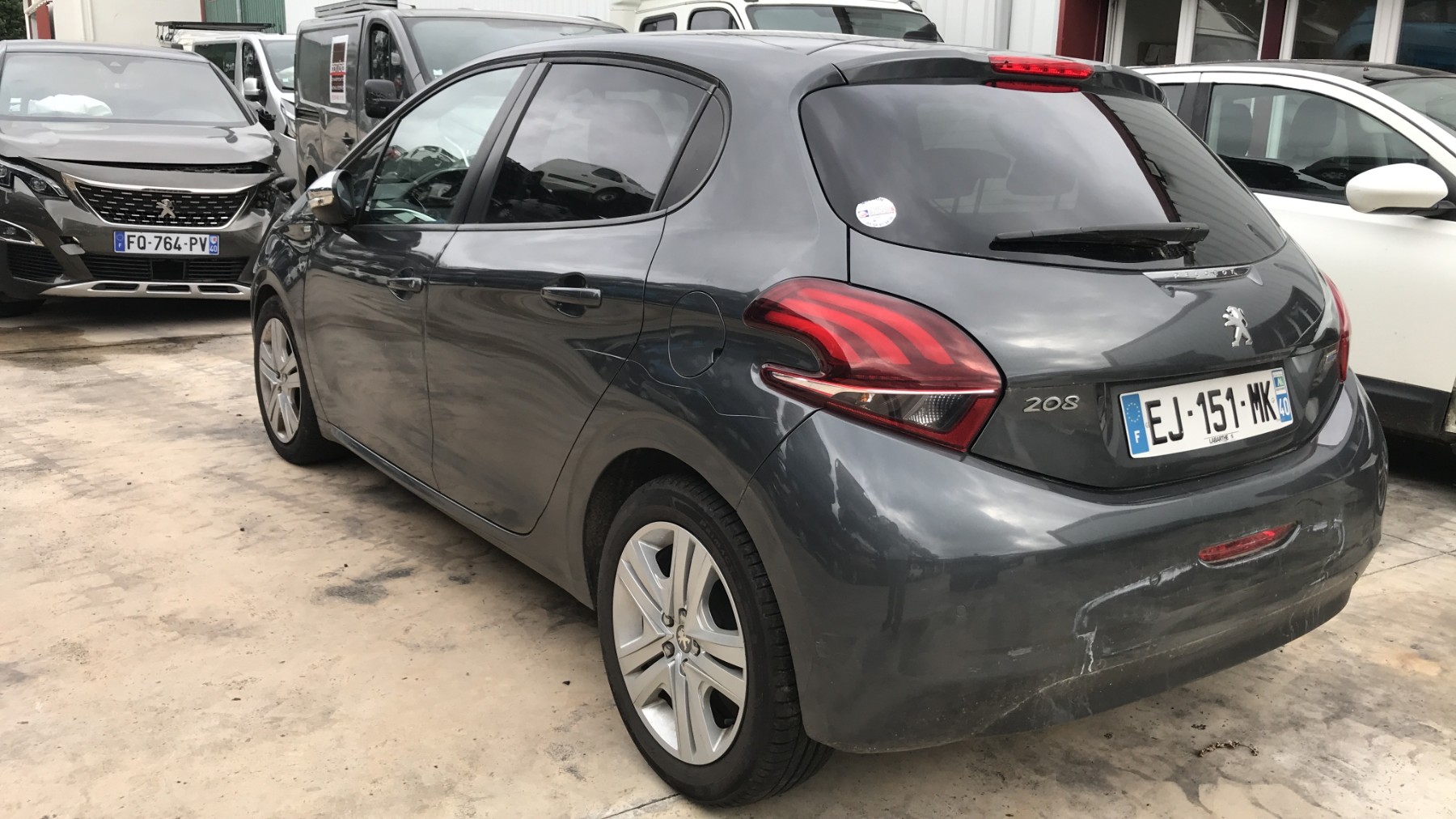 Image PEUGEOT 208 1