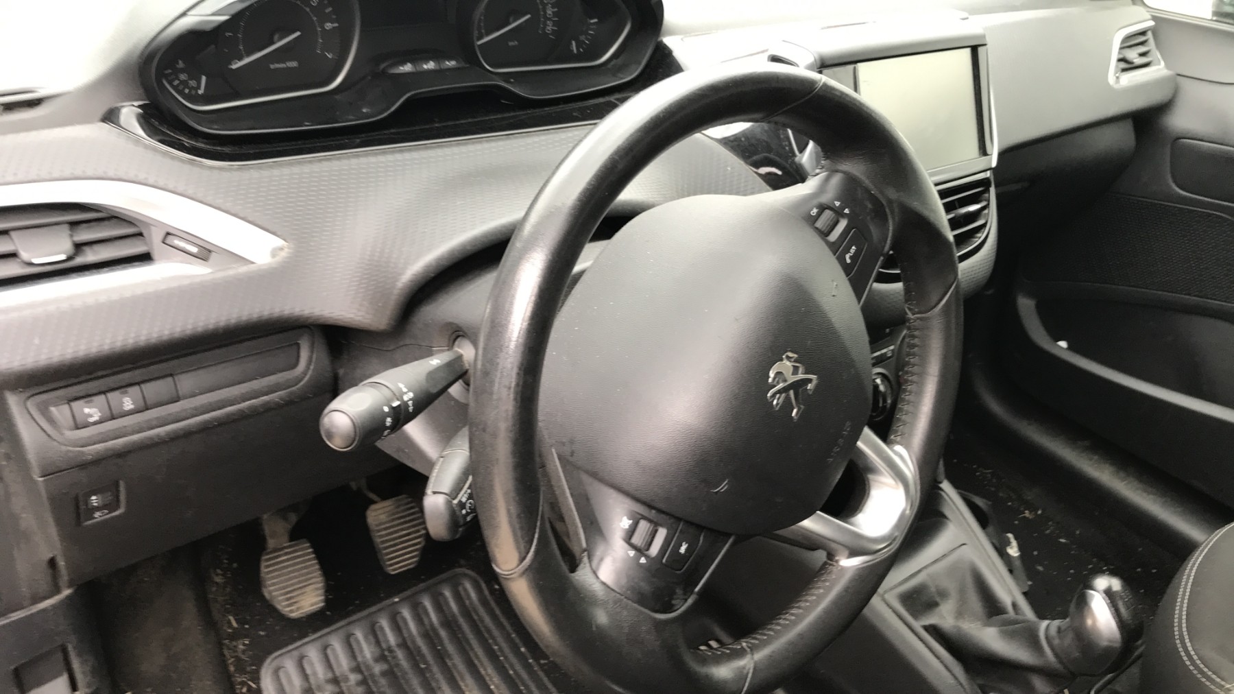 Image PEUGEOT 208 1