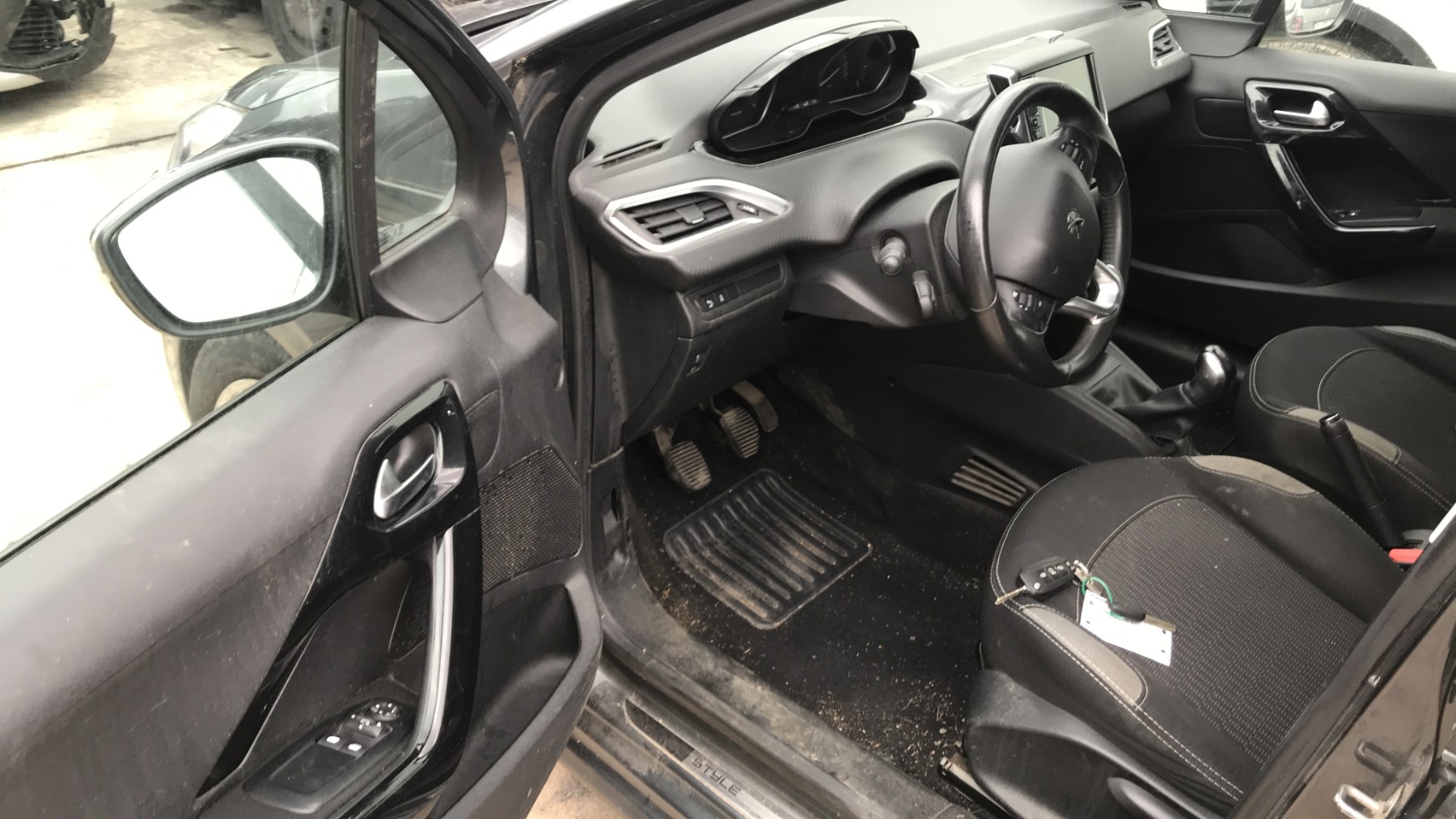 Image PEUGEOT 208 1