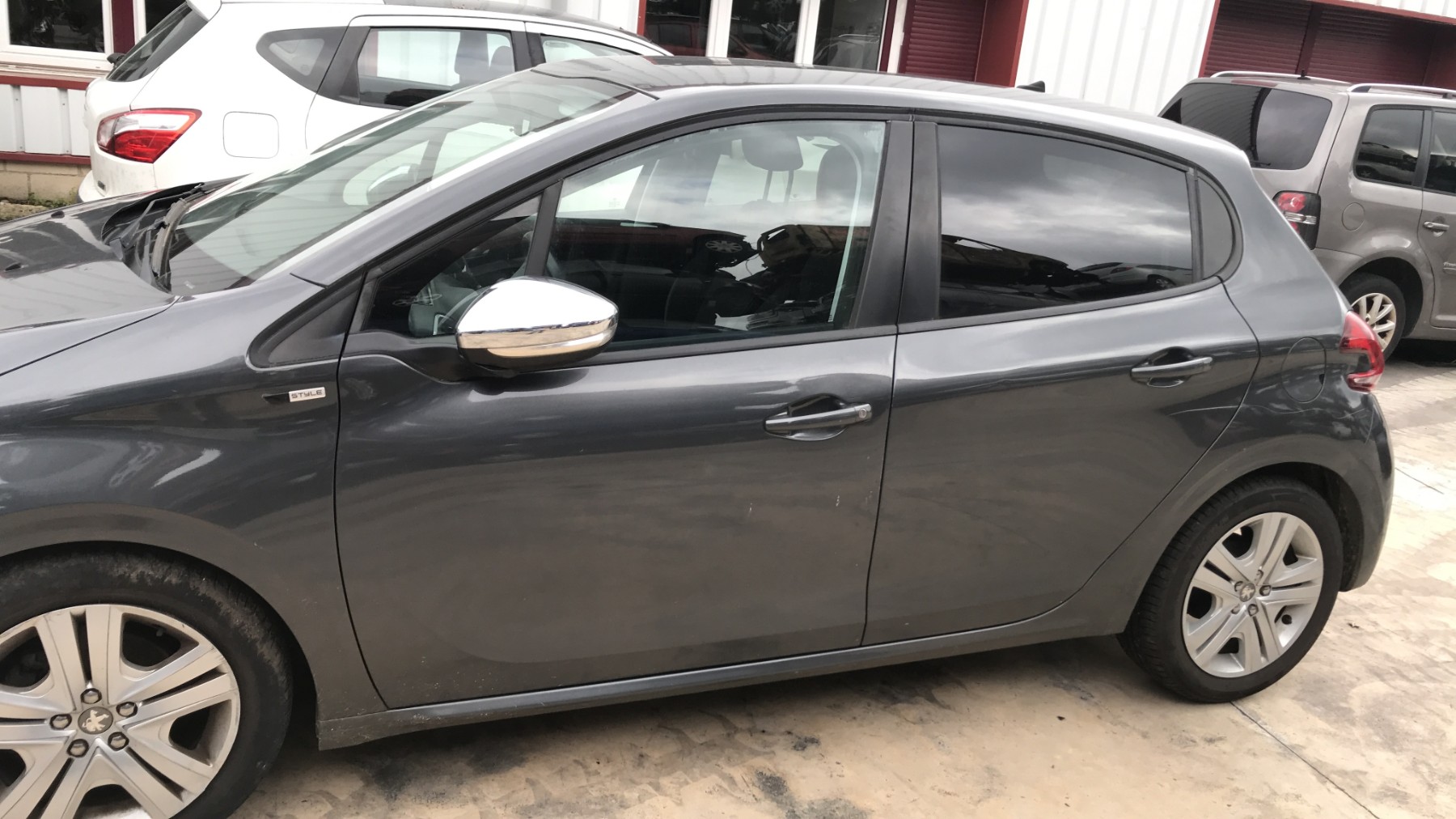Image PEUGEOT 208 1