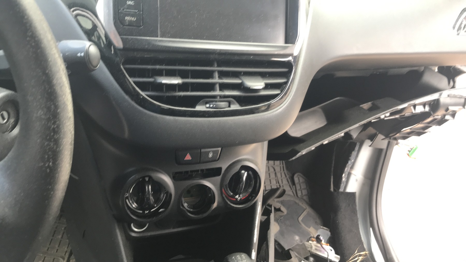 Image PEUGEOT 208 1